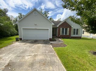 548 Raintree Rd, Jacksonville, NC 28540