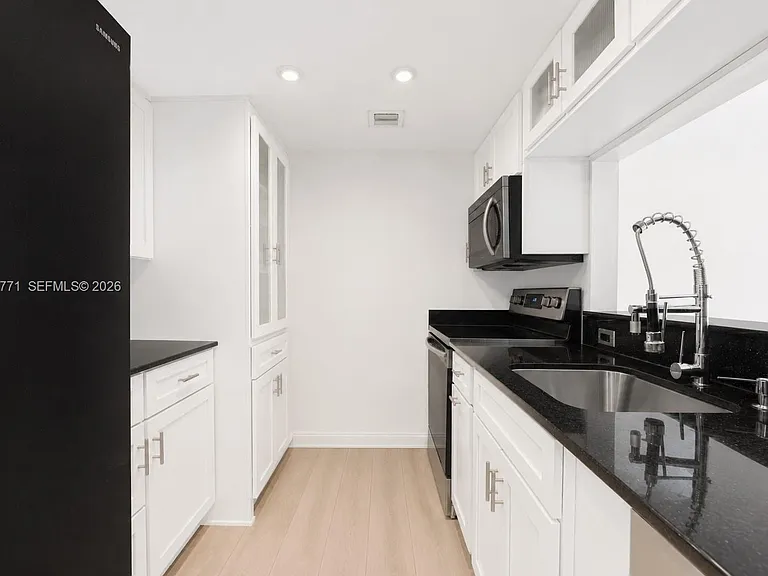 7601 E Treasure Dr #1809 — Photo 4