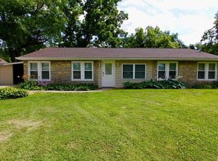 2512 Springfield Rd, East Peoria, IL 61611