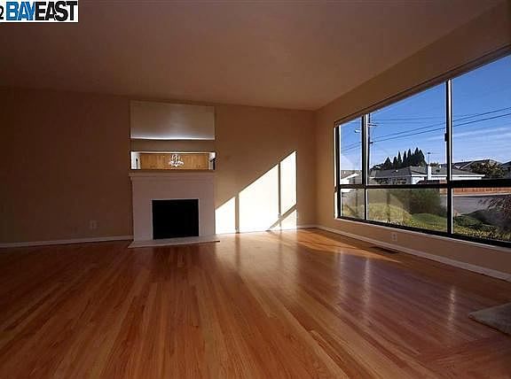 4th image of 341 Aloha Dr