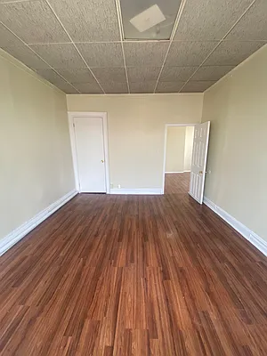 Rented by NYC LUXURY APT RENTALS CO LLC | media 9