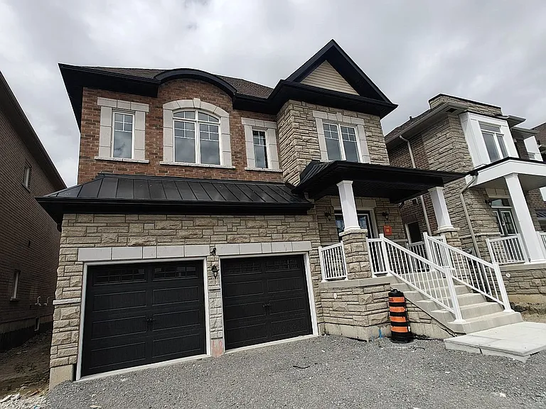 8 La Reine Ave — Photo 1