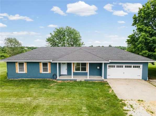 8531 Southpoint Dr, Richmond, MO 64085