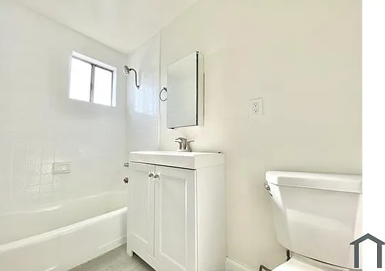 927 E 108th St #5 — Photo 8