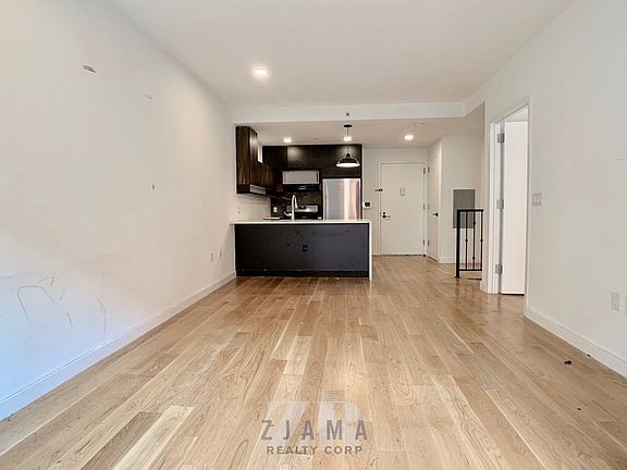 3rd image of 25 E 19th St APT 1C