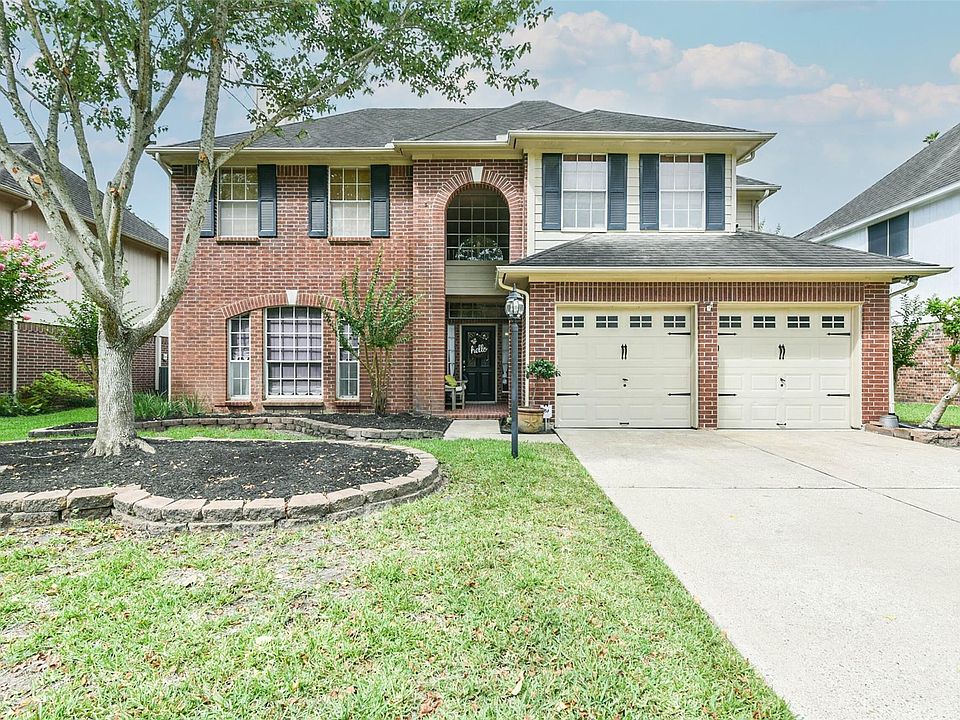 1st image of 1106 Gulfton Dr