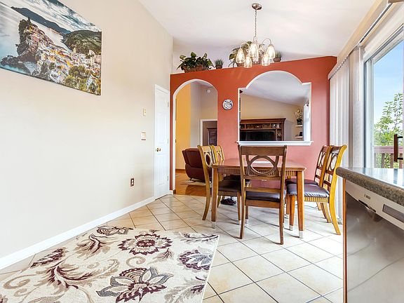 5th image of 4846 Golfview Dr NE