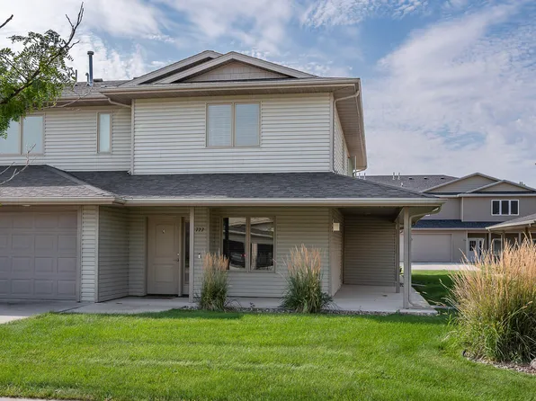 727 Mayflower Dr, Bismarck, ND 58504