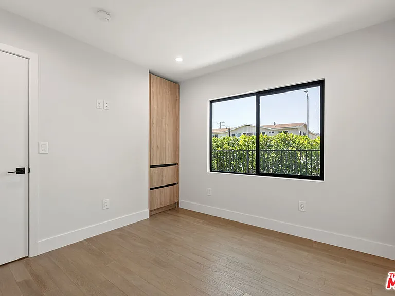 1444 S Crescent Heights Blvd — Photo 11