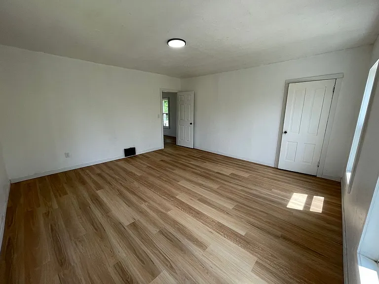 942 Washington St — Photo 1