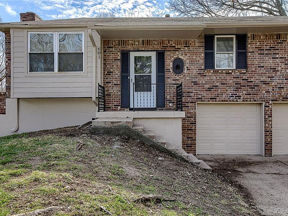 2nd image of 601 NW Buckingham Pl
