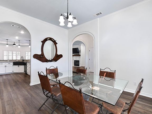 5th image of 110 Wallace Riddell Dr