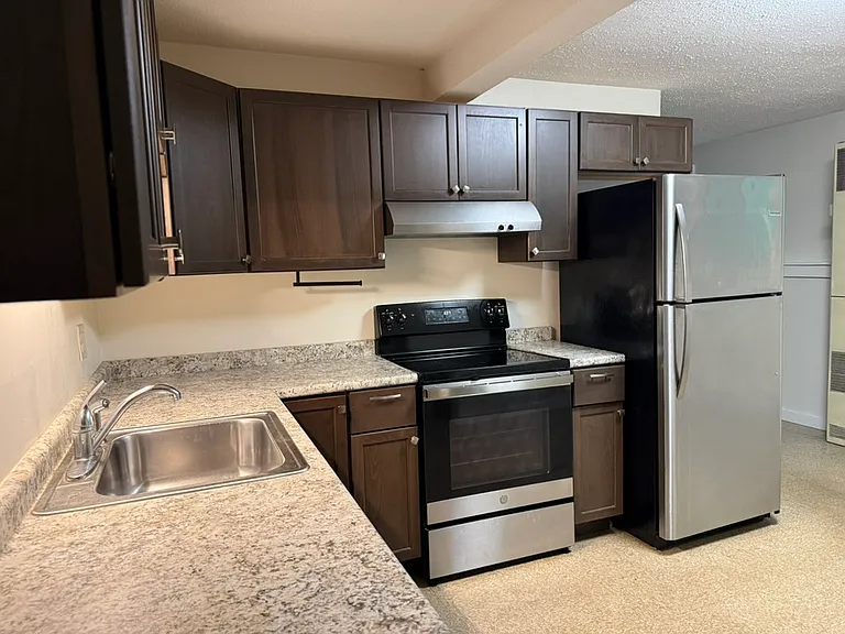 362 Main St #4 — Photo 3