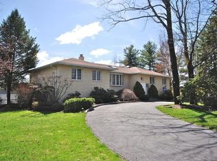 16 Reeback Dr, Valhalla, NY 10595