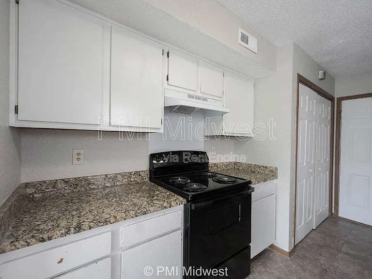10325 Liverpool Way — Photo 11