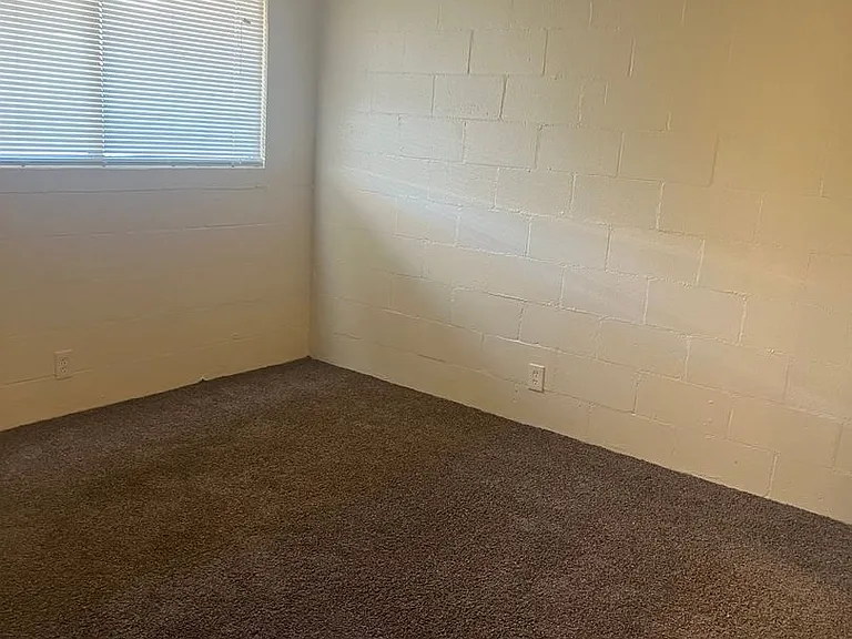 Valley Country Club Apartments — Photo 6