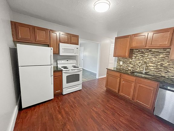 3rd image of 118 E Hudson Ave