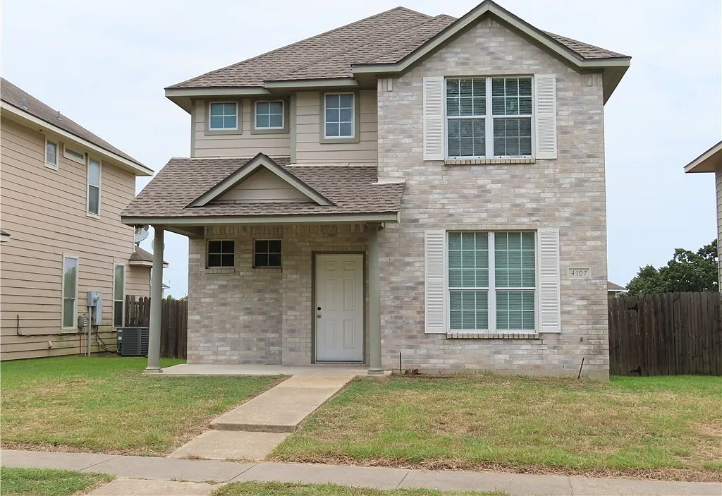 4 bed, 4.0 bath, 1710 sqft, $1,900 — Photo 1