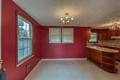 5th image of 807 Church St