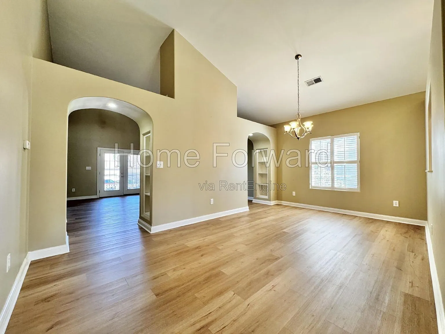 3 bed, 2.0 bath, 1939 sqft, $2,500 — Photo 4