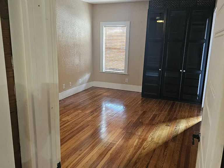 305 Keller St — Photo 6