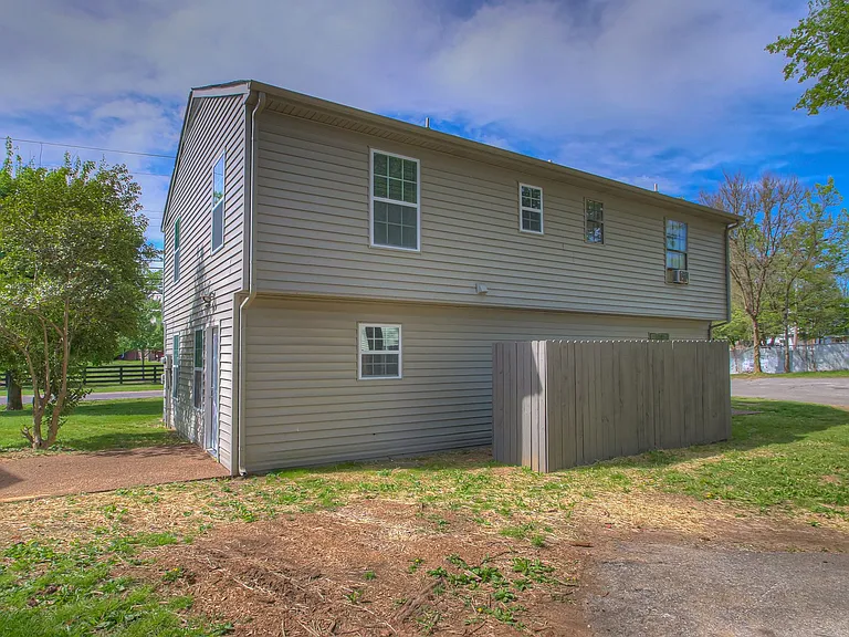 350 Beechcroft Rd #6 — Photo 24
