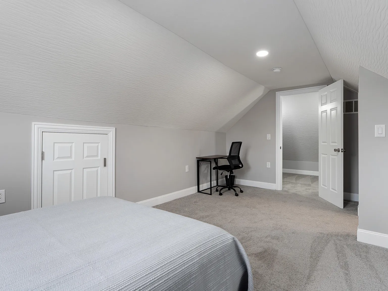 4 bed, 3.0 bath, 1806 sqft, $1,139 — Photo 1