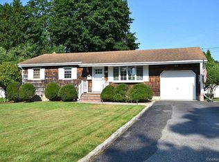 190 Pine Neck Avenue, East Patchogue, NY 11772