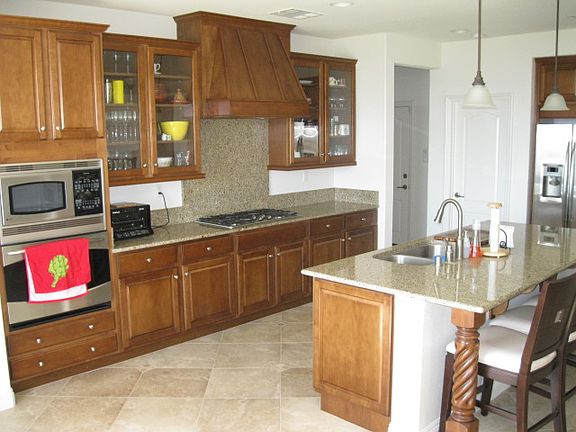 Kitchen w/Island