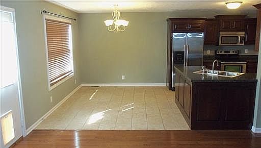 5th image of 607 W Creek Dr