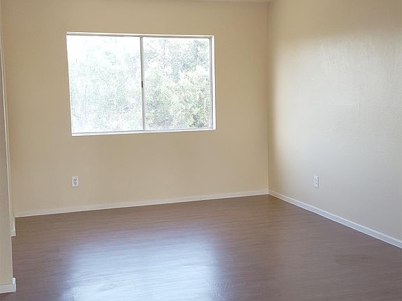 2nd image of 615 E Jacinto St