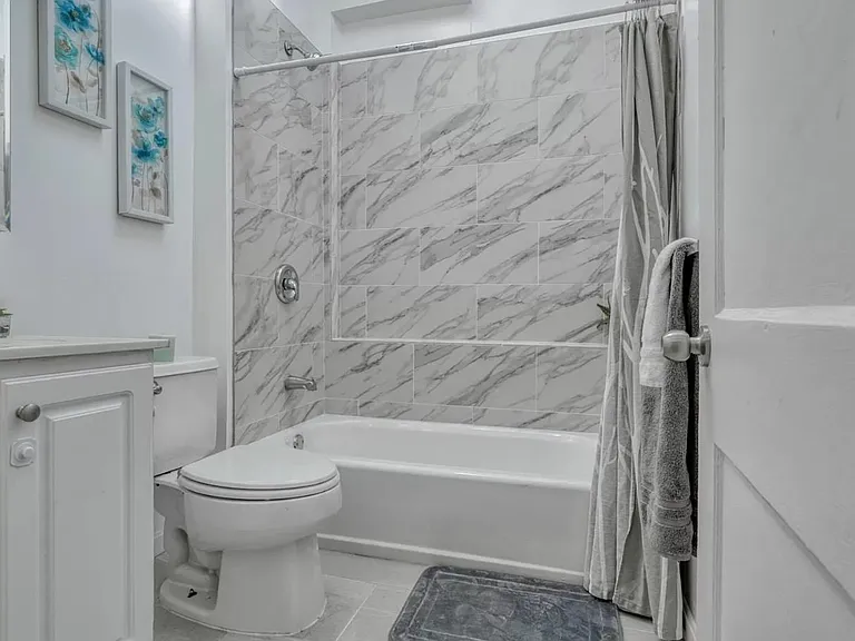 Full bathroom on second floor adjacent to the rooms