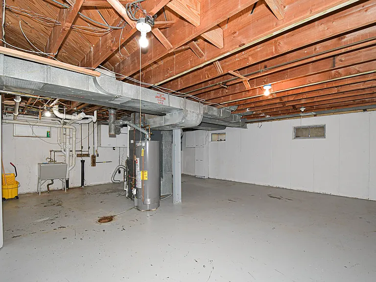819 Renee Ln — Photo 35
