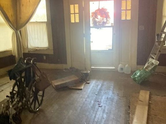3rd image of 801 W Houston St