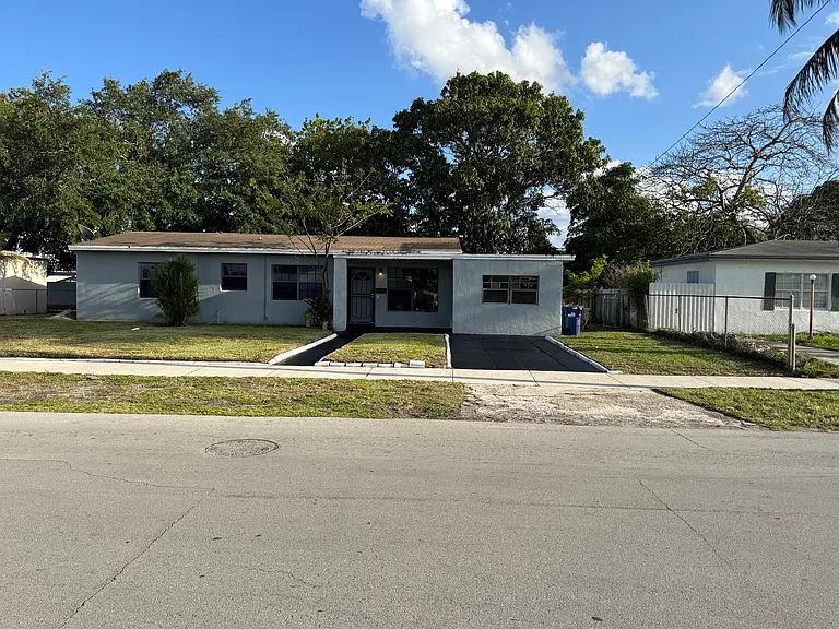 2960 NW 187th St — Photo 2