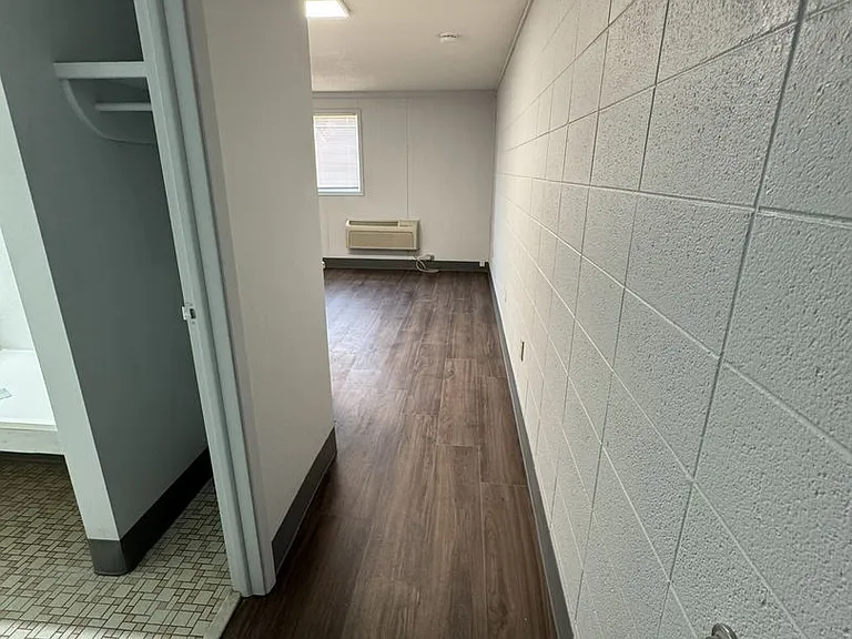 104 S Main St — Photo 37