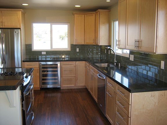 3rd image of 1076 Diamond St