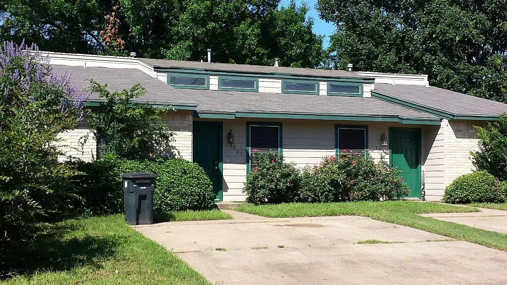 2 bed, 930 sqft, $1,250 — Photo 1