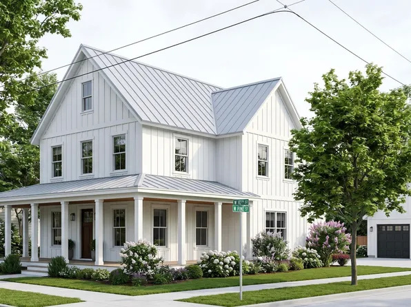 302 W 10th St, Traverse City, MI 49684