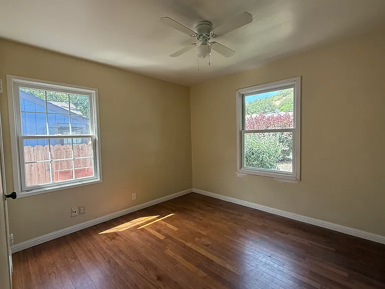 3064 Laurel St — Photo 5