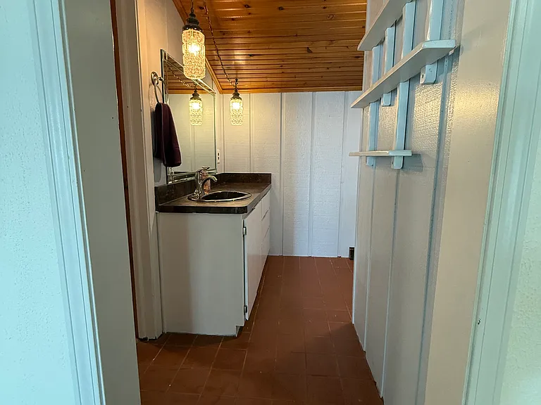 881 E Shore Dr — Photo 6
