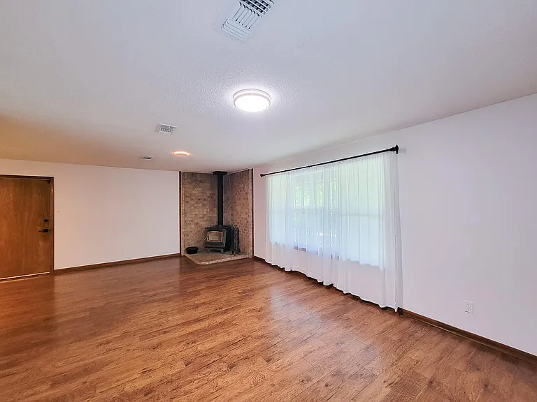 10282 Valley Dr S — Photo 7