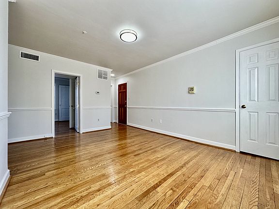 3rd image of 907 Church St #3