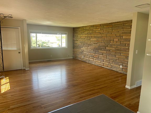 5th image of 336 E Shore Dr