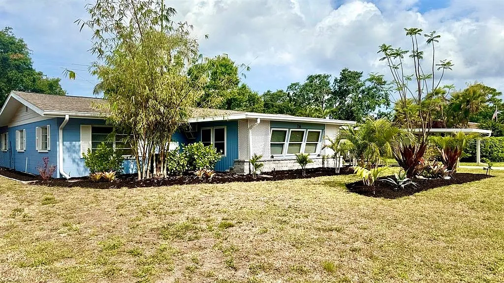 3 bed, 2.0 bath, 2053 sqft, $2,850 — Photo 2
