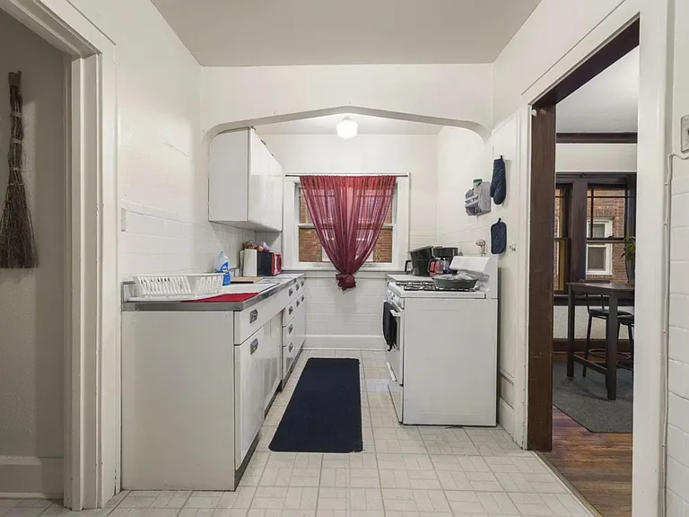 1930 Douglas St #4 — Photo 12