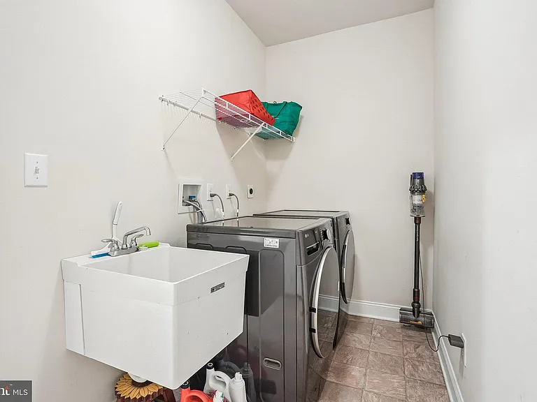 3045 Rainer Rd — Photo 22