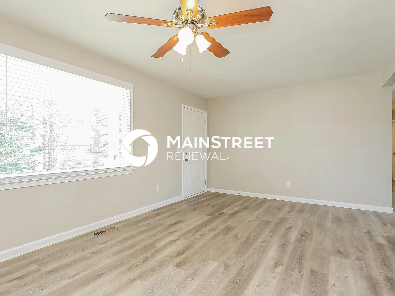 4872 Shasta Dr — Photo 4