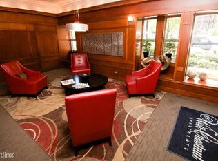 104 W Chestnut St #1091, Chicago, IL 60610