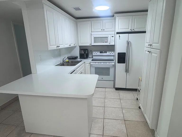 1913 S Ocean Dr #422 — Photo 3